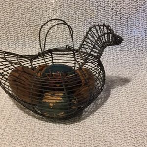 Small wire kitchen chicken